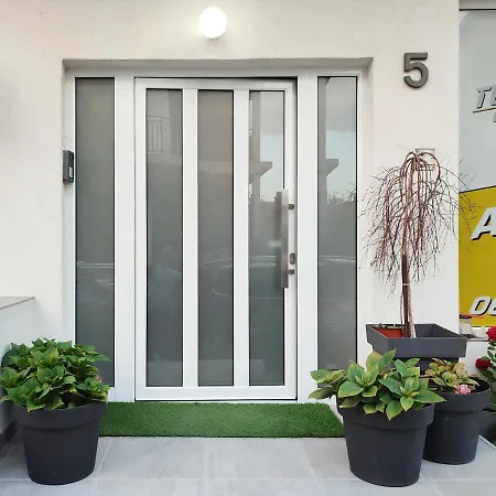 דירה Mila Center-free Parking וראנג'ה